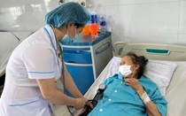 Năm giờ chạy đua cứu sống cụ bà nguy kịch vì phình động mạch chủ bụng