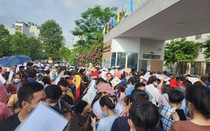 Hà Nội: Phòng GD&ĐT thông tin việc xếp hàng xin vào trường tiểu học