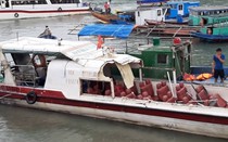 Quảng Ninh: Tàu cá đâm tốc mái tàu cao tốc, hành khách la hét hoảng loạn