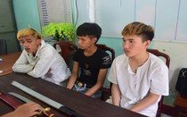 Bắt khẩn cấp 3 đối tượng mang kiếm bắt cóc con tin để đòi tiền chuộc