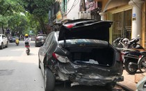 Hà Nội: Ô tô mất lái gây tai nạn liên hoàn, hai mẹ con nhập viện