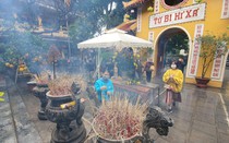 Chùa Hà Nội vắng vẻ trong ngày rằm tháng Giêng