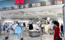 Cửa hàng H&M vắng khách trước làn sóng tẩy chay