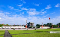 Hà Nội: Các di tích, công viên tấp nập người dân tới vui chơi