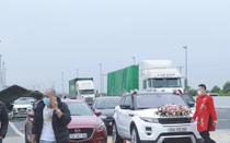 Nhà trai đón dâu phải quay xe, không thể vào Quảng Ninh vì Covid - 19