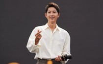 Hậu ly hôn mỹ nhân Song Hye Kyo, Song Joong Ki công khai hẹn hò bạn gái Tây