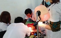 Bé trai trôi trên sông, đã ngừng tim được cứu sống một cách thần kỳ