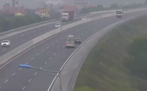 Lại xuất hiện ô tô đi lùi trên cao tốc Hà Nội - Hải Phòng