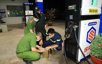 Hai cựu tư lệnh Vùng cảnh sát biển sắp hầu tòa trong vụ buôn lậu xăng