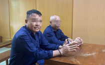 Bí mật trong túi hành lý của 2 người đàn ông xuất ngoại bằng máy bay