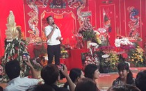 NSƯT Vũ Thành Vinh cúng giỗ Tổ sân khấu sau bệnh nặng