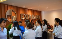 Hai nhân viên Eximbank bị khởi tố, Vietcombank bất an