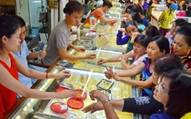 Giá vàng "sốt siêu vi" – mua vào có lợi hay chăng?