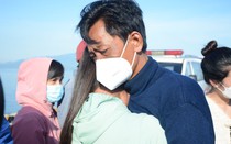 5 ngư dân được cứu sống trở về thấy mình "như được sinh ra lần nữa"