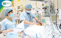 Kỳ tích cứu sống 2 bé sơ sinh có tạng “chạy ngược” lên lồng ngực