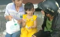 Bé gái bị cha dượng châm tàn thuốc vào người đã về quê cùng ông bà ngoại
