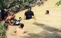 Mưa lớn ngập cầu dân sinh, một thợ hồ bị cuốn trôi tử vong