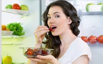 Những thực phẩm nên hạn chế ăn dịp Tết để ngừa mụn