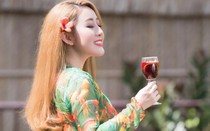 Nữ hoàng sắc đẹp Kim Trang chào hè rực rỡ bằng bộ ảnh mộc mạc