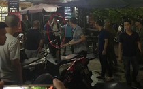 Hà Nội: Hơn 1 giờ đấu tranh với đối tượng chém người rồi leo lên nóc nhà cố thủ