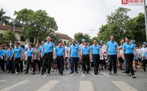 Phó Thủ tướng Trương Hòa Bình cùng hàng nghìn người hưởng ứng "Đi bộ vì sức khỏe"