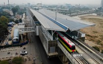 Cận cảnh tàu đường sắt Nhổn - ga Hà Nội bất ngờ lăn bánh