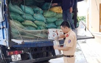 Thu giữ gần 900 chai rượu ngoại không rõ nguồn gốc