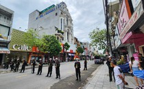 Cảnh sát cơ động chốt chặn, phong tỏa nhà “Tuấn Thần Đèn” ở Thanh Hóa