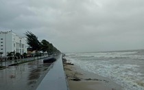 NÓNG: Bão số 12 đổ bộ, nước lũ dâng cao