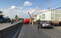 Xe ben tông lật "xế hộp", 3 người thoát chết trong gang tấc