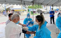 Ca nhiễm tăng cao, thiếu vaccine, Bình Dương đề nghị bộ Y tế cấp thêm