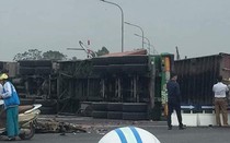 Va chạm với container, 2 mẹ con chết thảm vì bị thùng xe đè lên
