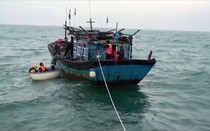 Tàu chìm ở Cà Mau, 1 người mất tích, 1 người dạt vào bờ, 3 người lênh đênh trên biển