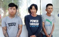 Bắt giữ 3 đối tượng cưỡng ép khách hành hương mua đồ cúng giá “cắt cổ”