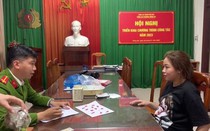 Huế: Bắt quả tang nữ quái tàng trữ hàng trăm viên ma tuý hồng phiến