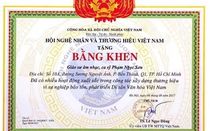 Bộ Công Thương yêu cầu giải trình việc tặng bằng khen cho ca sĩ Ngọc Sơn