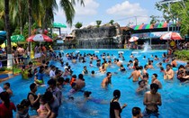 Đầm Sen làm ăn ra sao trước khi bị "tuýt còi" vì chống dịch hời hợt?