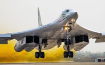Video: “Thiên nga trắng” Tu-160 Nga sải cánh trên biển Baltic