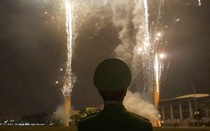 Tết có thể hết nhưng lì xì vẫn còn cho những con người thầm lặng