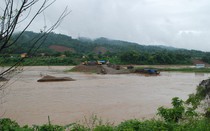 Không gia hạn giấy phép khai thác cát trên sông Hồng và sông Chảy