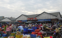 Điều tiết hàng thiết yếu thế nào để không bị ùn ứ khi vào TP.HCM?