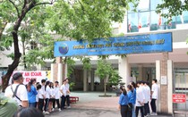 Trường THPT tuyển sinh sớm nhất Hà Nội, đề thi “bắt trend” Covid-19