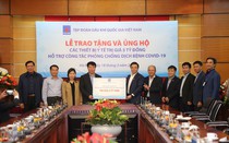 PVN trao tặng thiết bị y tế trị giá 5 tỷ đồng hỗ trợ công tác phòng chống dịch Covid-19