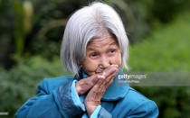 Bị cản yêu ‘phi công trẻ’ kém 35 tuổi, cụ bà 98 tuổi dọa tự vẫn