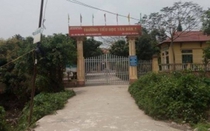Dâm ô nữ sinh bị phát hiện, kẻ xăm hình bọ cạp bỏ chạy... rơi cả dép