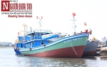 Tin mới vụ tàu vỏ gỗ lớn nhất miền Trung bị chìm, 2 người mất tích