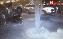 Nhóm côn đồ vác kiếm, phóng lợn chém người ở quán karaoke