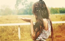 Khi chưa gặp đúng người, đừng cố chấp yêu thương mù quáng!