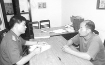 Sát thủ dùng búa giết người để cướp cục vàng khổng lồ