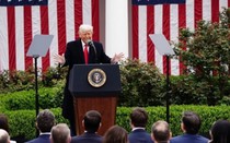Báo Mỹ: Ông Trump đánh thuế "khắp thế giới", rạn nứt với đồng minh càng lớn?